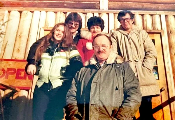 Group photo The Spencer family in front of the old store,