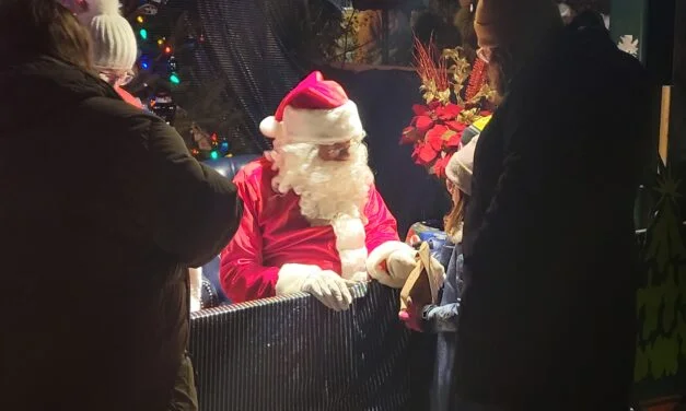 Kickoff to Christmas brings holiday cheer to Woodstock