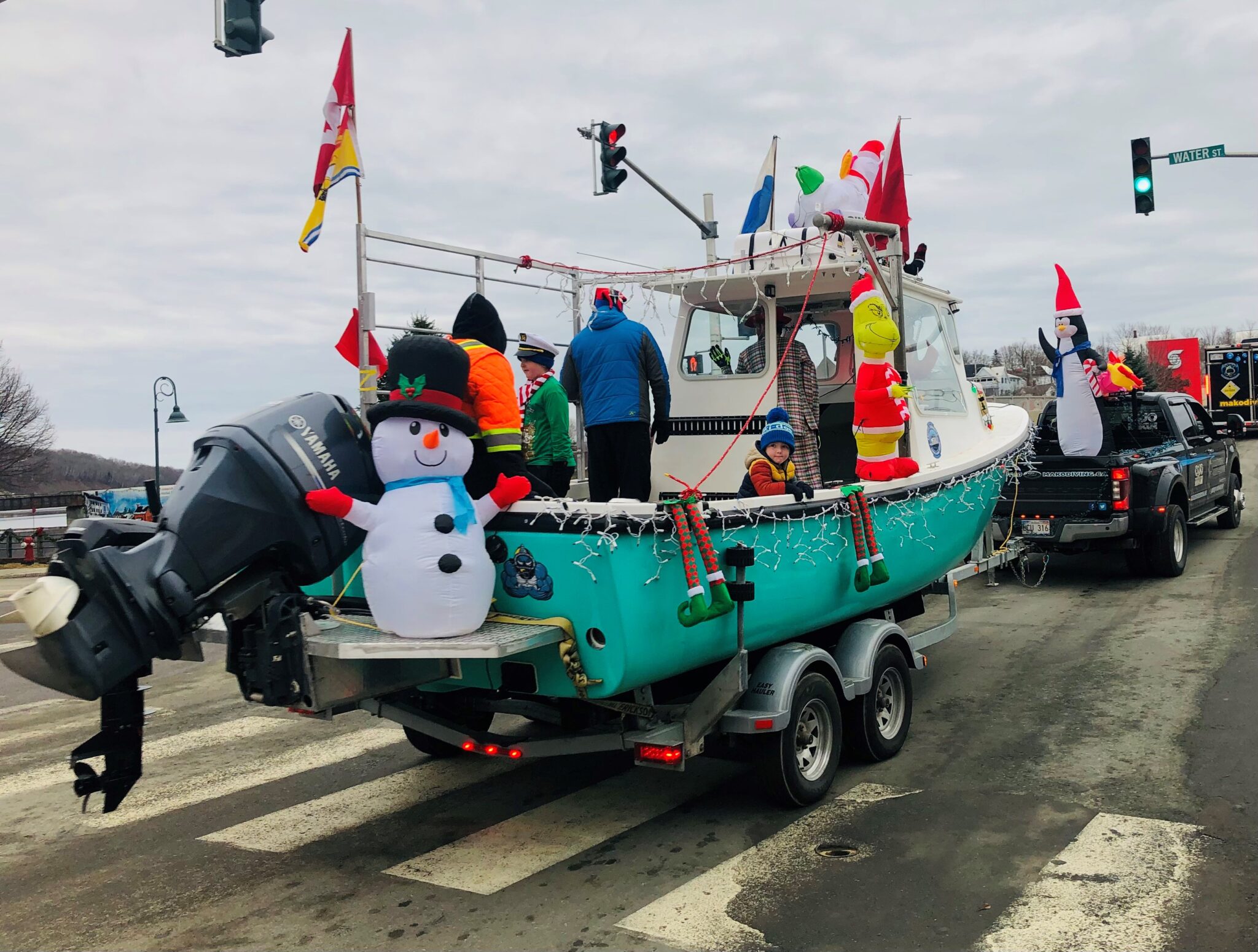 Scenes from Woodstock’s Santa Claus Parade River Valley Sun