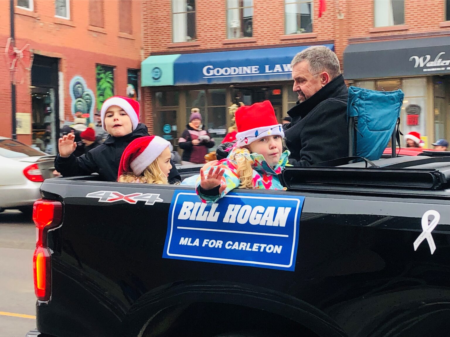 Scenes from Woodstock’s Santa Claus Parade River Valley Sun