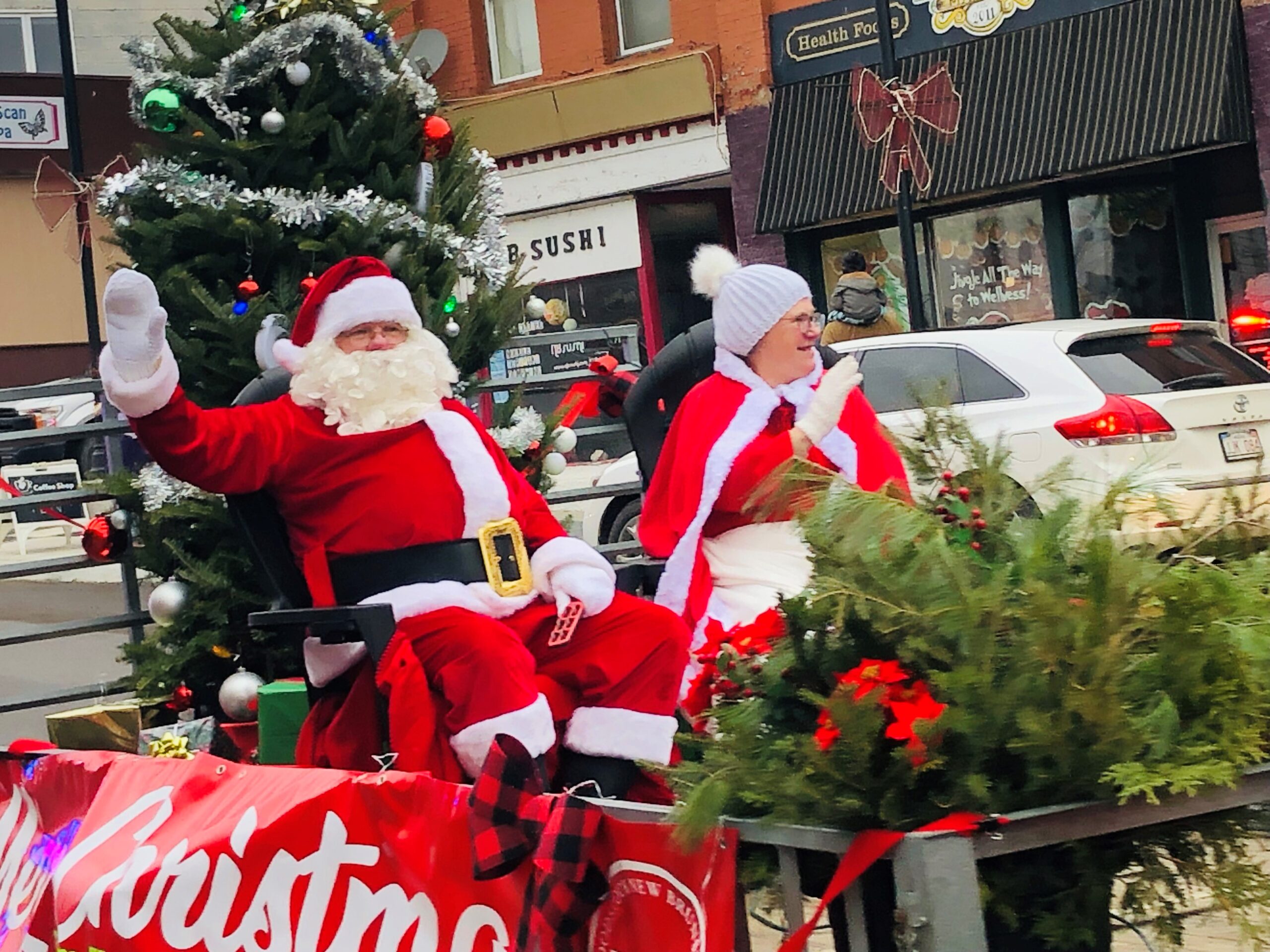 Scenes From Woodstock s Santa Claus Parade River Valley Sun