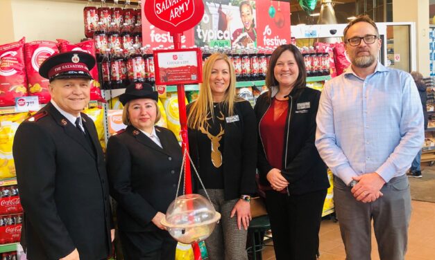 Woodstock mayor, Rotary Club helping fill Red Kettles