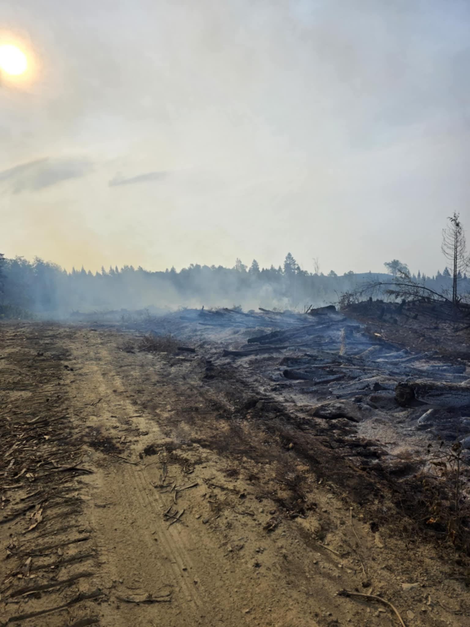 LATEST: Wildfire officials say Lakeland Ridges fire remains ‘out of ...