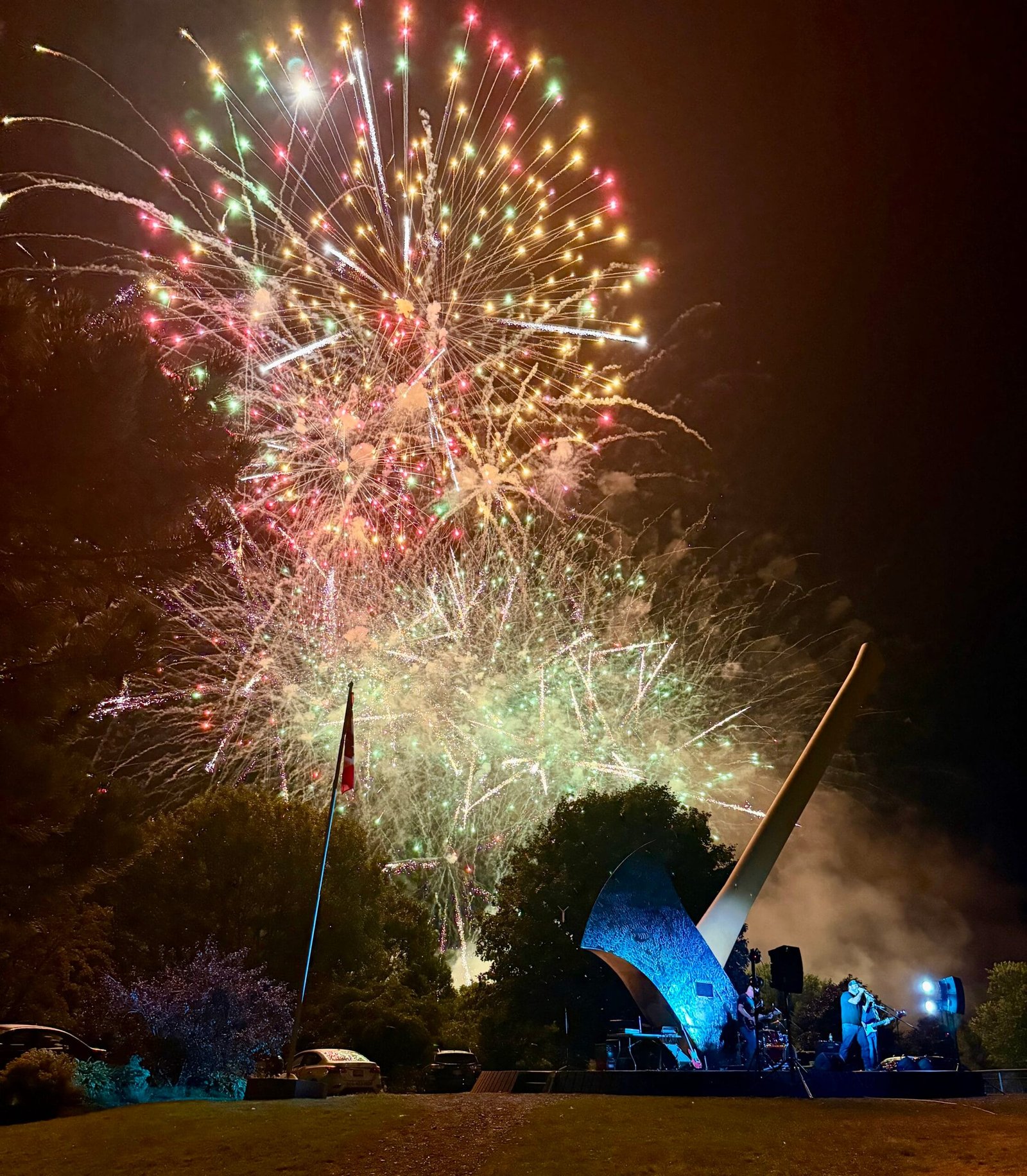 Festival on the Bend ended with an amazing display of fireworks by Sky Design. (Photo by Karen Howell)