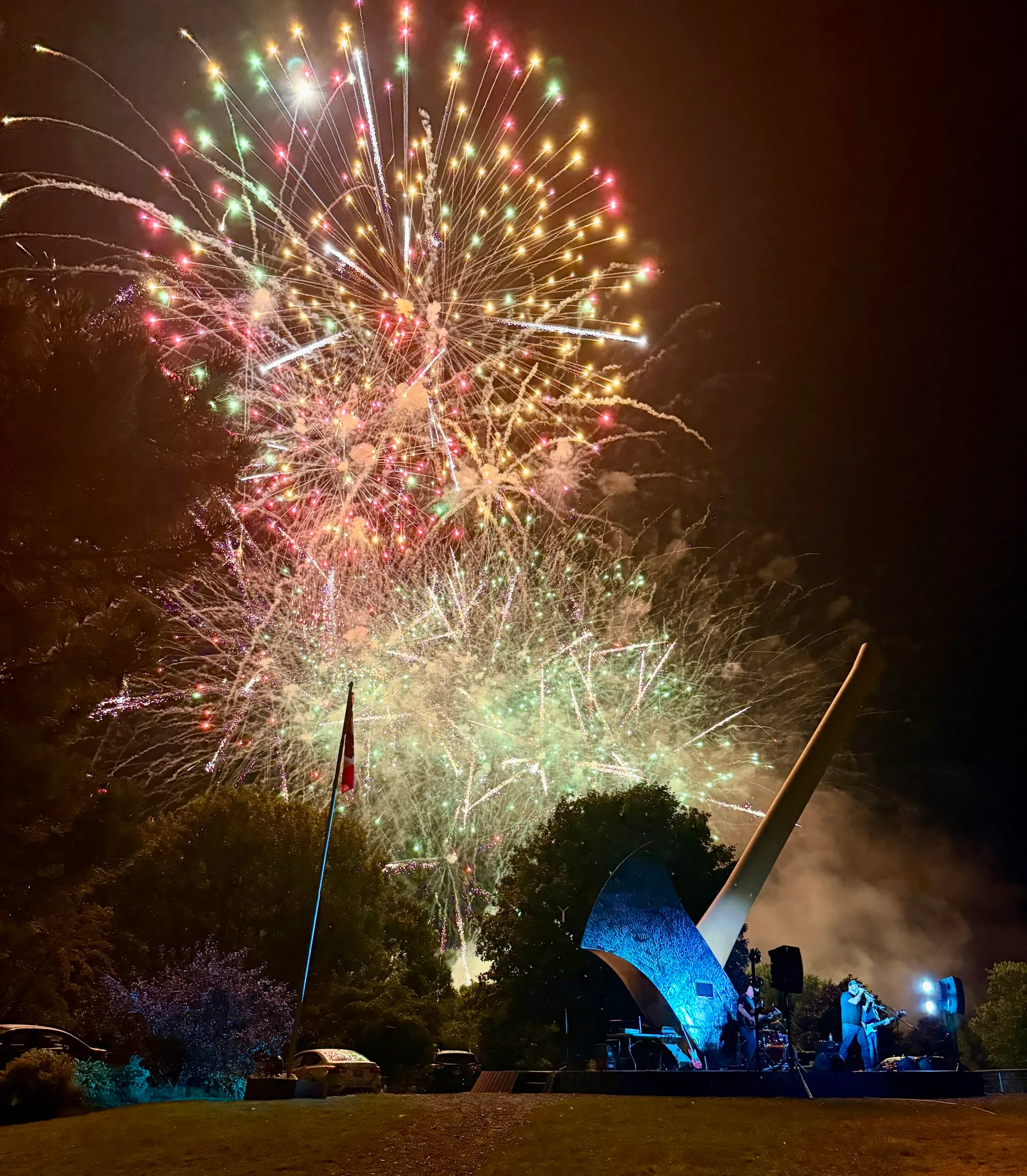 Festival on the Bend ended with an amazing display of fireworks by Sky Design. (Photo by Karen Howell)